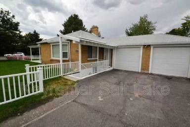 Main picture of 3008 S Kenwood St