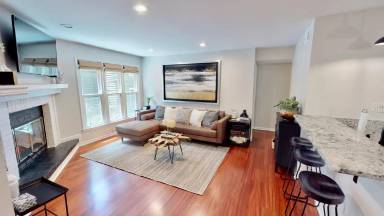 Main picture of 415 W 8th St