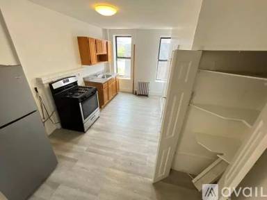Main picture of 446 3rd Ave