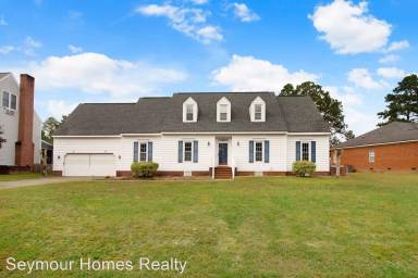 Main picture of 225 N Marion Dr