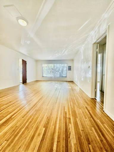 Main picture of 1850 N La Brea Ave