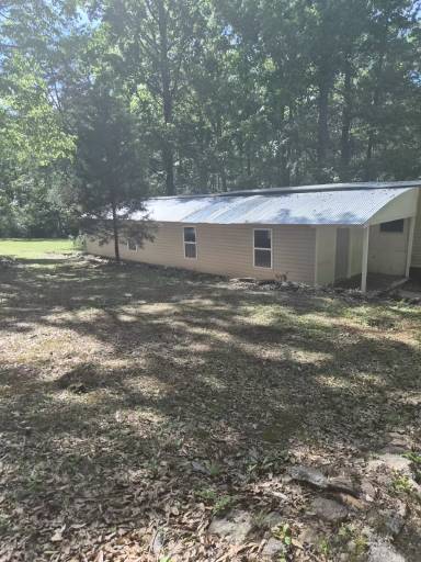 Main picture of 690 Salem Rd