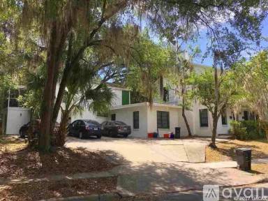 Main picture of 215 NE Boulevard