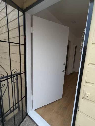 Main picture of 1510 S Bronson Ave