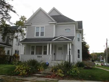 Main picture of 216 1/2 Randolph St