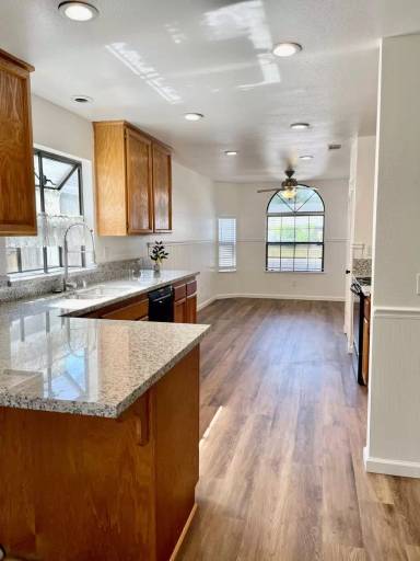 Main picture of 5205 Laguna Park Dr