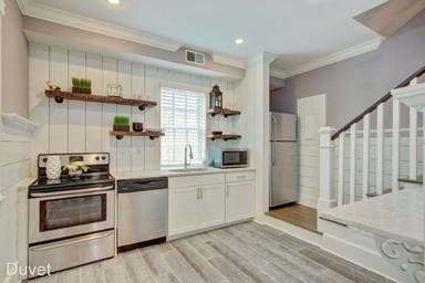 Main picture of 42 Vanderhorst St