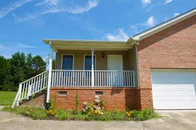Main picture of 112 River Oaks Cir