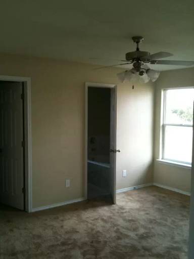Main picture of 910 Leah Dr