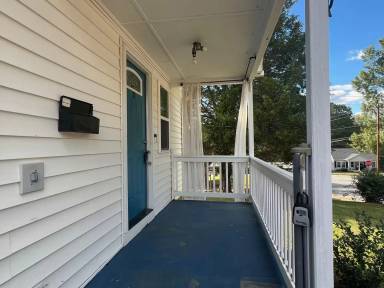 Main picture of 849 6th Ave SW