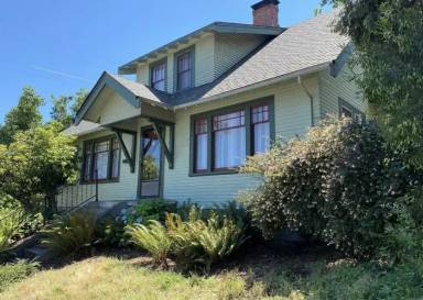 Main picture of 164 W 18th Ave