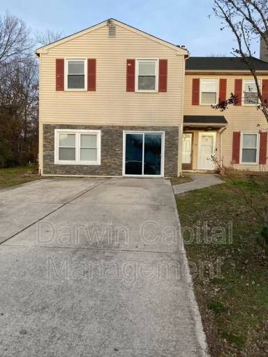Main picture of 5 Maynard Dr