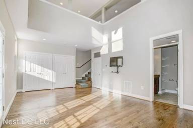 Main picture of 125 15th St NE