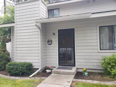 Main picture of 623 E Whispering Pines Ln