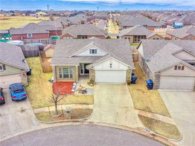 Main picture of 527 Hutton Rd