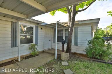Main picture of 1949 Poplar St