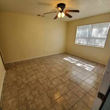 Main picture of 102 E Truman Ave