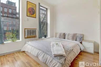 Main picture of 72 E 1st St