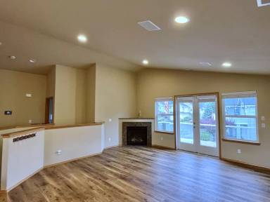 Main picture of 220 Parkway Dr