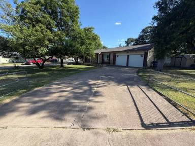 Main picture of 2812 Live Oak Dr
