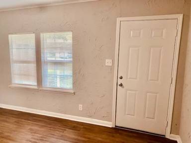 Main picture of 942 Oakstone St