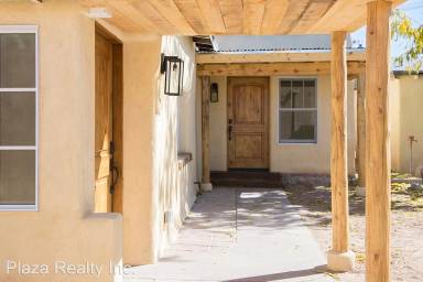 Main picture of 325 W Houghton St