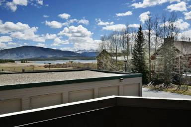 Main picture of 980 Lakepoint Dr