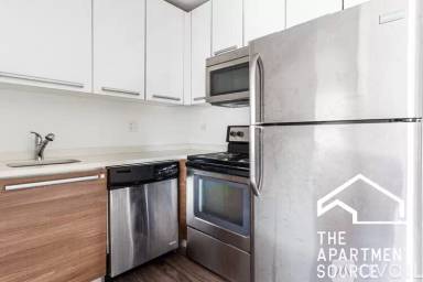 Main picture of 925 W Carmen Ave