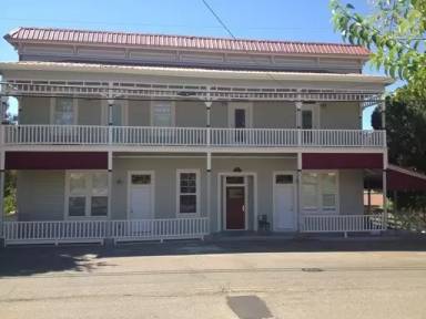 Main picture of 225 Broadway
