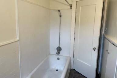 Main picture of 403 SW Huntoon St