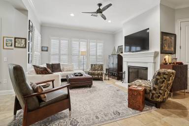 Main picture of 990 Stanford Ave