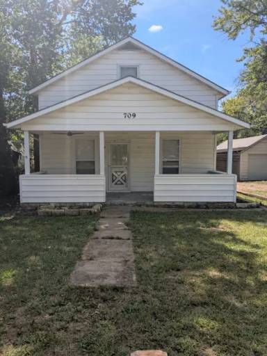 Main picture of 709 W McClaren St