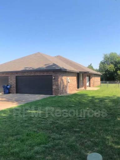 Main picture of 107 E Forster Ln