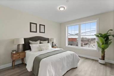 Main picture of 365 Newport Ave