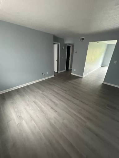 Main picture of 720 E Lincoln Trail Blvd