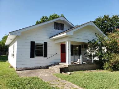 Main picture of 811 E 15th St