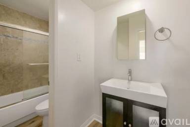 Main picture of 1847 Winona Blvd