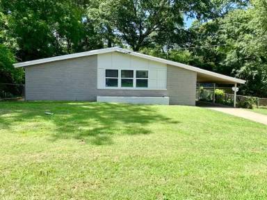 Main picture of 206 Roxbury Dr