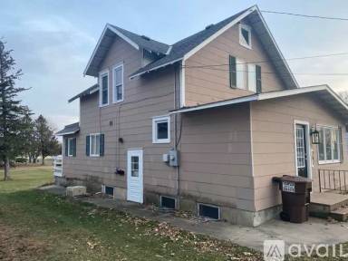 Main picture of 207 Independence Ave S