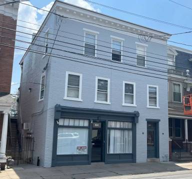 Main picture of 523 E Mifflin St