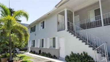 Main picture of 825 NE 6th St