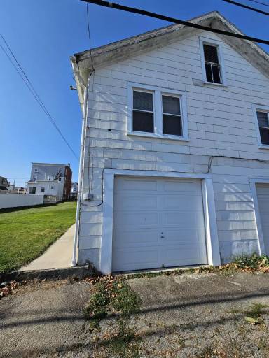 Main picture of 144 East Aly S