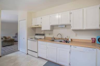 Main picture of 1820 Dainesway