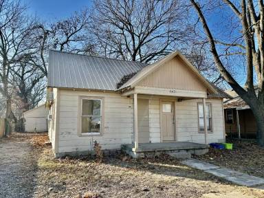 Main picture of 413 W 15th St