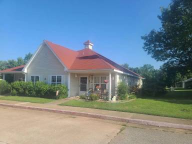 Main picture of 908 W Green Acres Dr