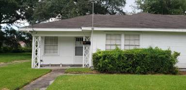 Main picture of 2558 Broadway St