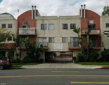 Main picture of 6825 Haskell Ave