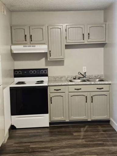 Main picture of 1588 Woodland Dr