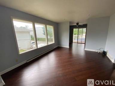 Main picture of 835 Harding Ave