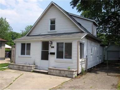 Main picture of 5689 Robinson St